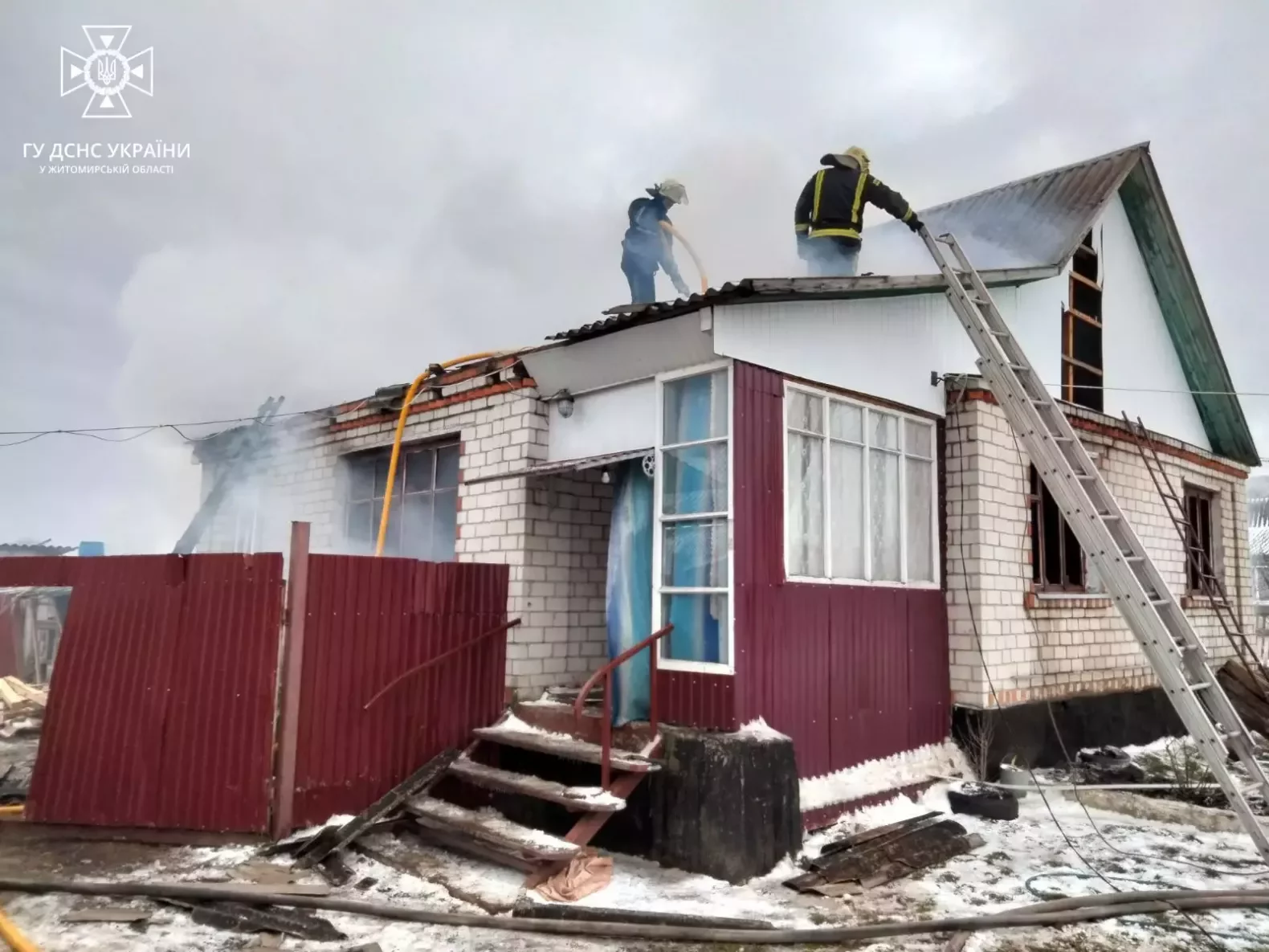 На Звягельщині горів приватний будинок та садівниче лісництво