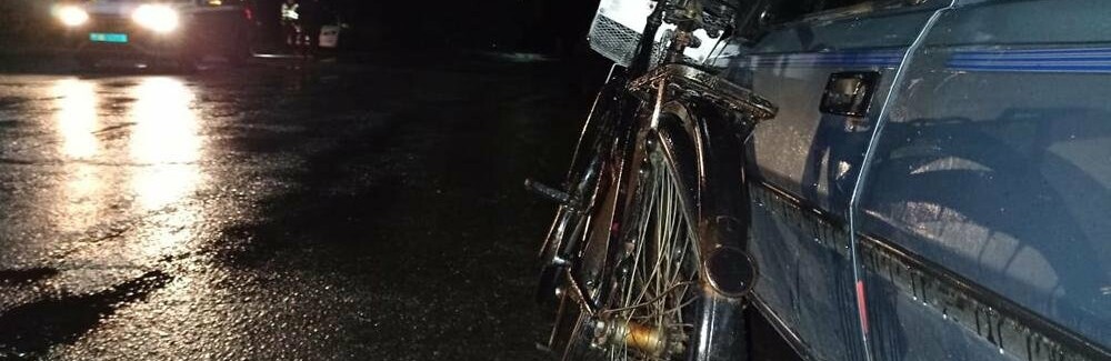 У Новограді водій збив велосипедистку та втік з місця ДТП: поліція розшукує винуватця події