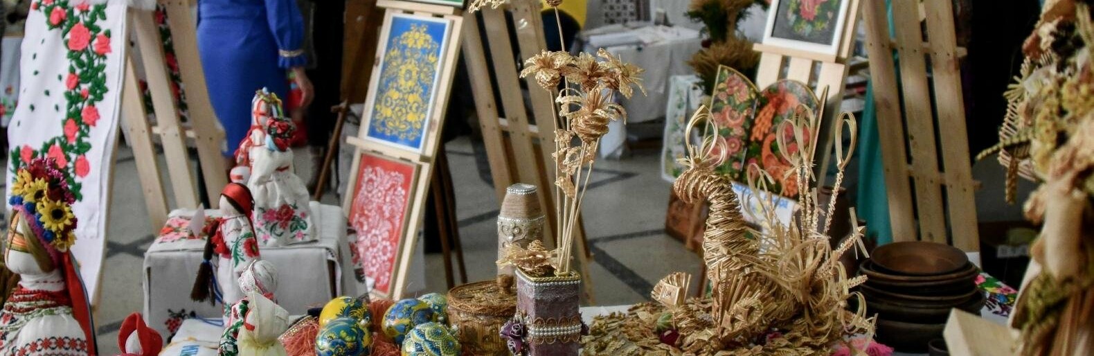  На благодійній виставці у Новограді-Волинському зібрали понад 130 тис гривень: закуплять спорядження для 30-ї ОМБр