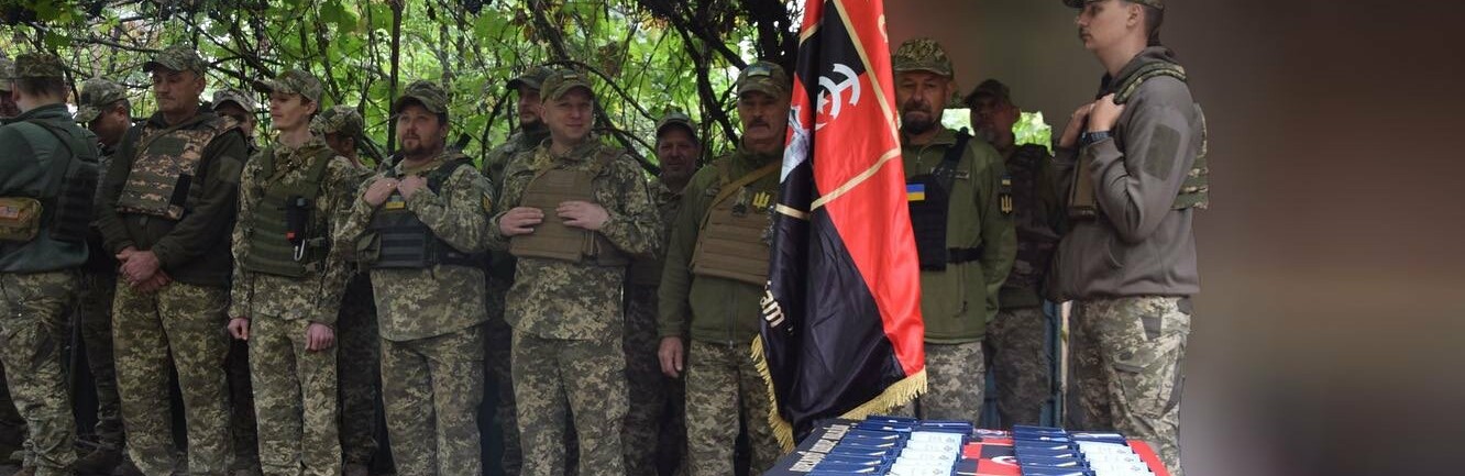 Танкістів 30-ки, які воюють на Бахмутському напрямку, нагородили на честь професійного свята