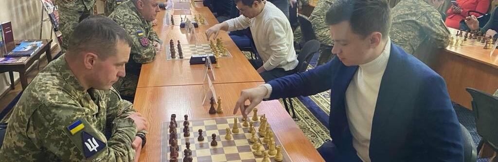 Військові відсвяткували День ЗСУ разом з депутатами за грою в шахи