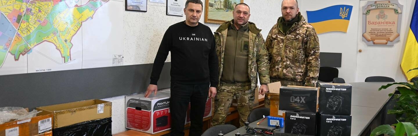 Громада на Звягельщині передала військовим обладнання:  FPV, ноутбуки, 3D-принтер