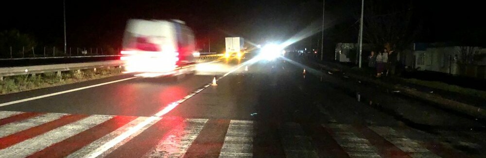 У Новоград-Волинському районі водій на Opel збив жінку: від отриманих травм вона загинула на місці 