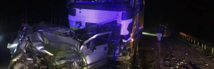 На автошляху у Житомирській області зіштовхнулися легковик та вантажівка: водій загинув