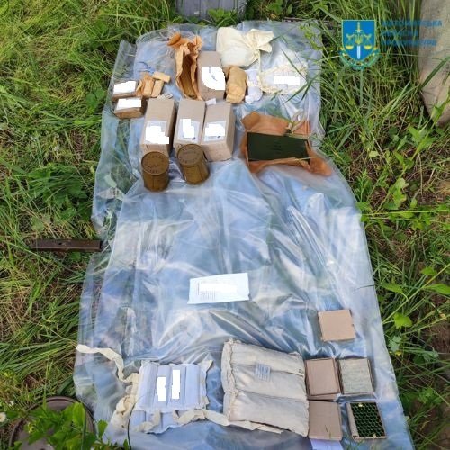 На Житомирщині викрили групу осіб, які складували: зброю, набої, вибухівку, тепловізори