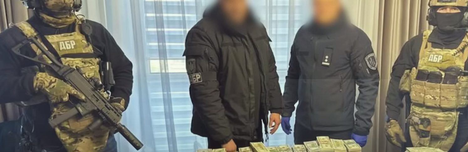 Мільйони доларів, елітні авто і автомат: що знайшло ДБР у заступника голови Поліських лісгоспів