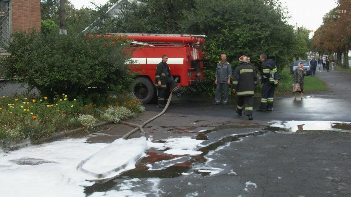 У Новограді-Волинському згорів автомобіль (ФОТО, ВІДЕО), фото-1 У Новограді-Волинському згорів автомобіль (ФОТО, ВІДЕО), фото-1