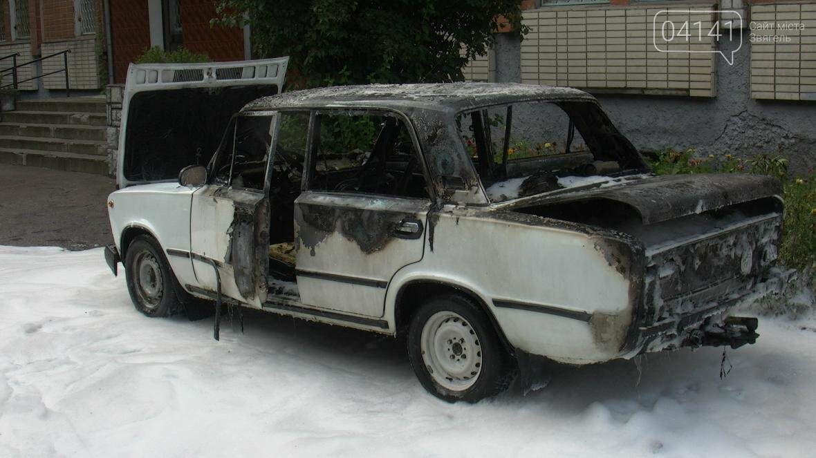 У Новограді-Волинському згорів автомобіль (ФОТО, ВІДЕО), фото-2 У Новограді-Волинському згорів автомобіль (ФОТО, ВІДЕО), фото-2
