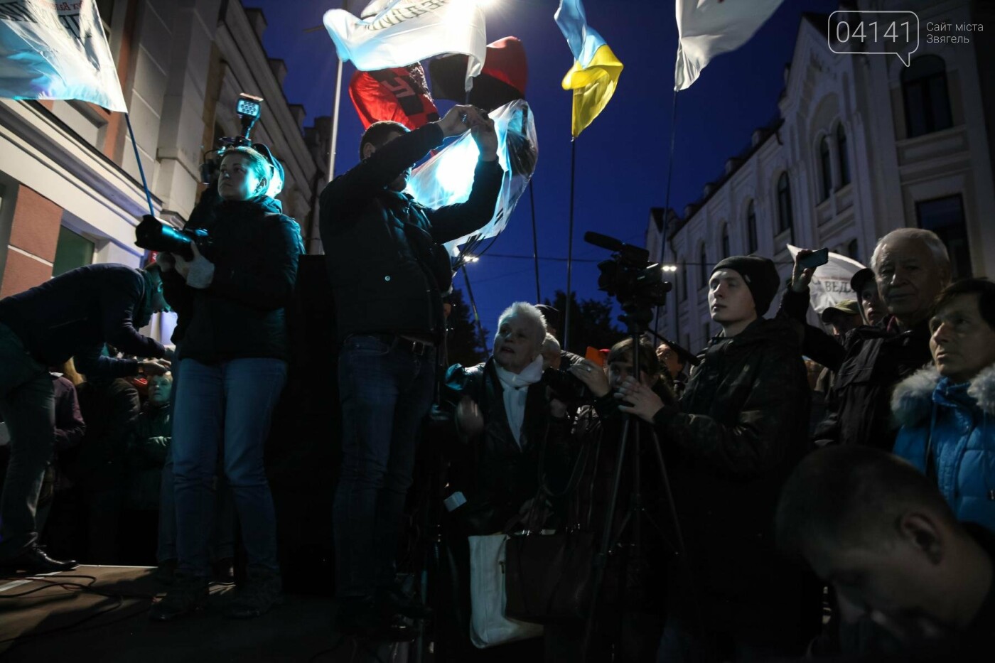 «Ми кажемо цій владі, що так не має бути і розповідаємо як..., фото-1 «Ми кажемо цій владі, що так не має бути і розповідаємо як бути повинно », - Наливайченко під час зустрічі в Житомирі, фото-1