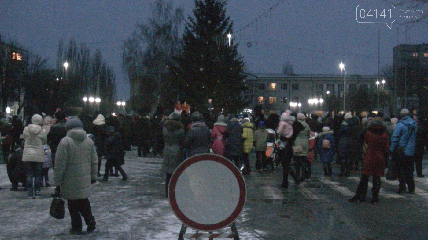 У Новограді-Волинському відкрили головну новорічну ялинку..., фото-1 У Новограді-Волинському відкрили головну новорічну ялинку (ФОТО, ВІДЕО), фото-1