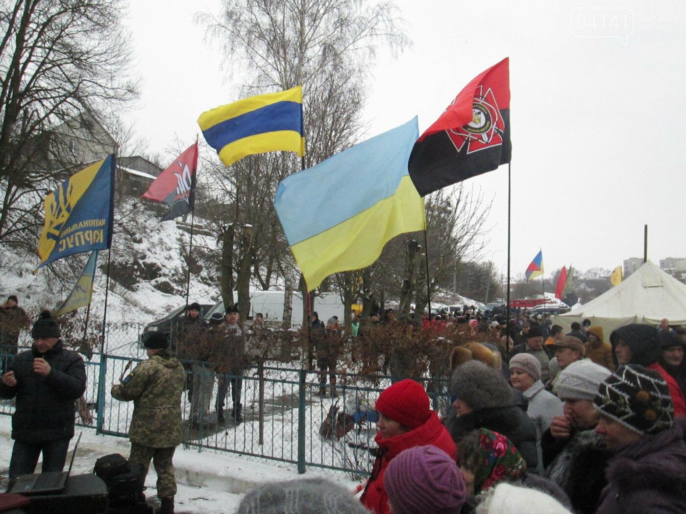 Сотні звягельчан скупались в освяченій воді Случі (ФОТО), фото-2 Сотні звягельчан скупались в освяченій воді Случі (ФОТО), фото-2