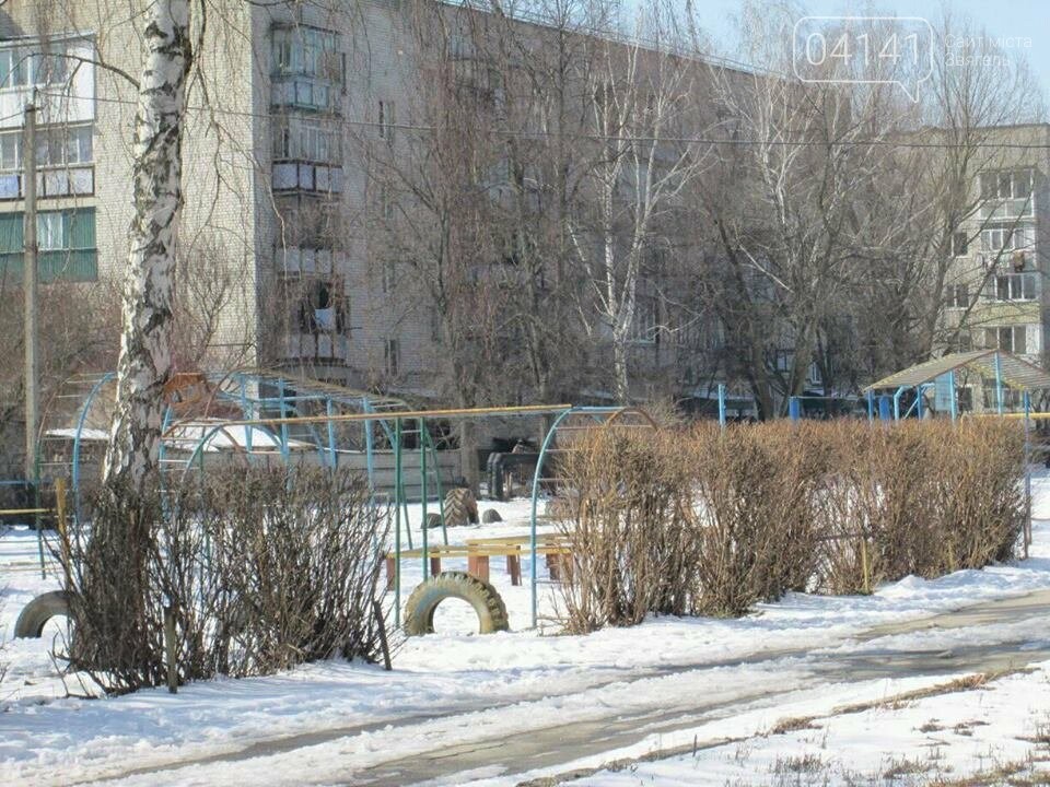 У Новограді-Волинському загинула жінка, яка випала з 4-го п..., фото-2 У Новограді-Волинському загинула жінка, яка випала з 4-го поверху (ФОТО), фото-2