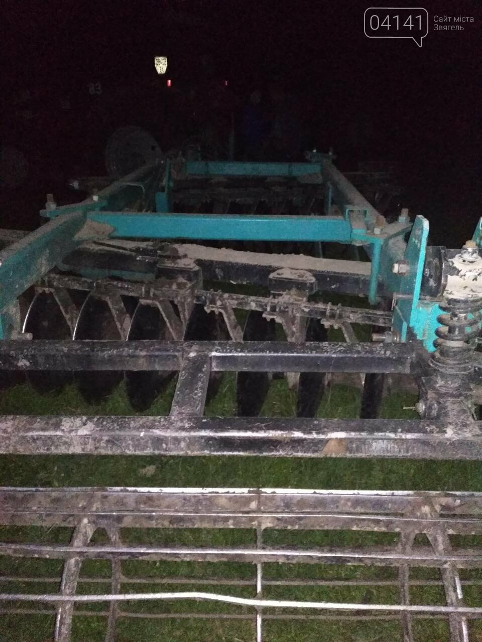 У Новоград-Волинському районі війна за землю: Уночі в селі..., фото-7 У Новоград-Волинському районі війна за землю: Уночі в селі Гульськ люди не допустили обробки спірних ділянок (ФОТО), фото-7