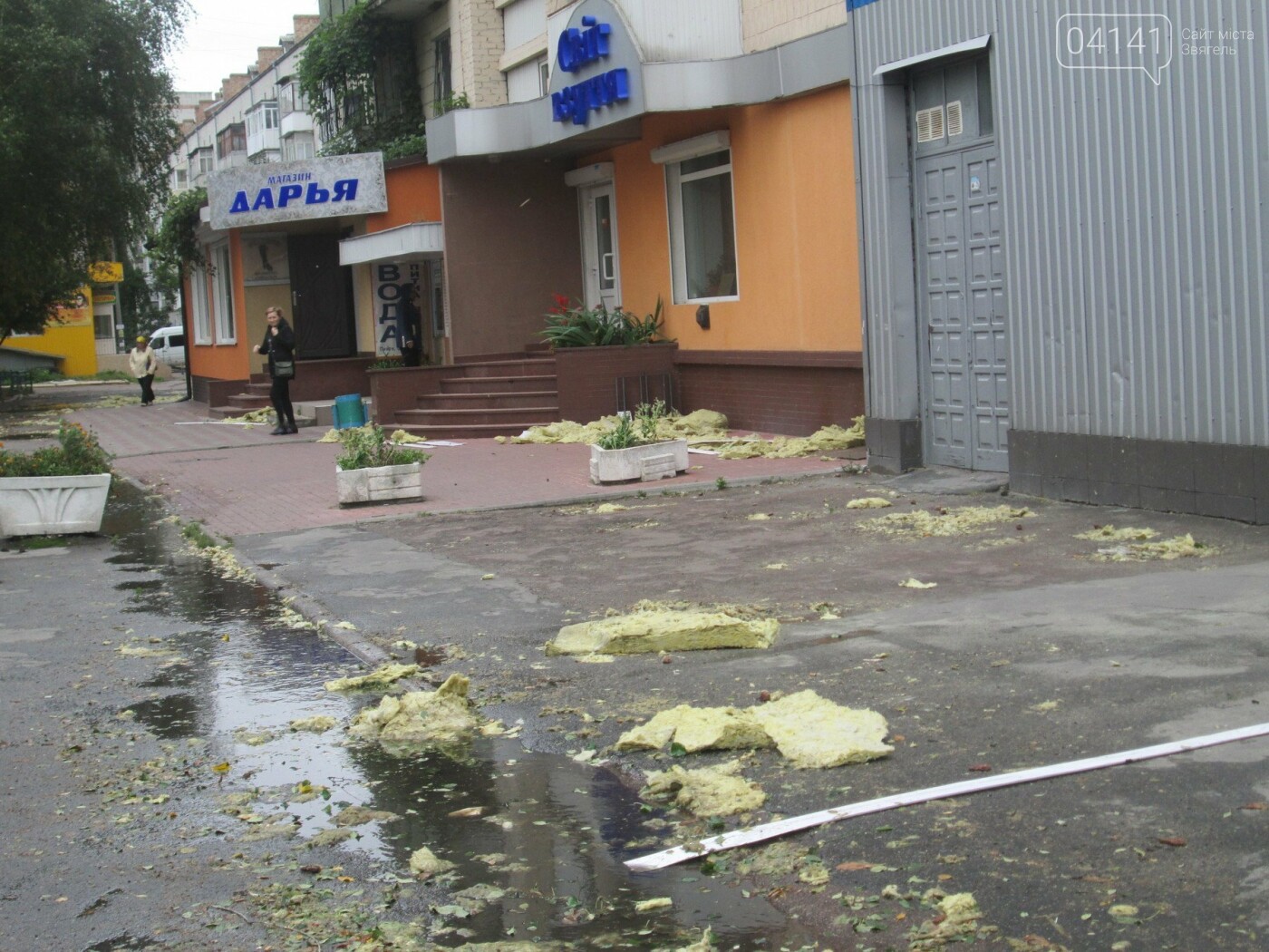 У Новограді-Волинському вітер наробив лиха (ФОТО, ВІДЕО), фото-1 У Новограді-Волинському вітер наробив лиха (ФОТО, ВІДЕО), фото-1