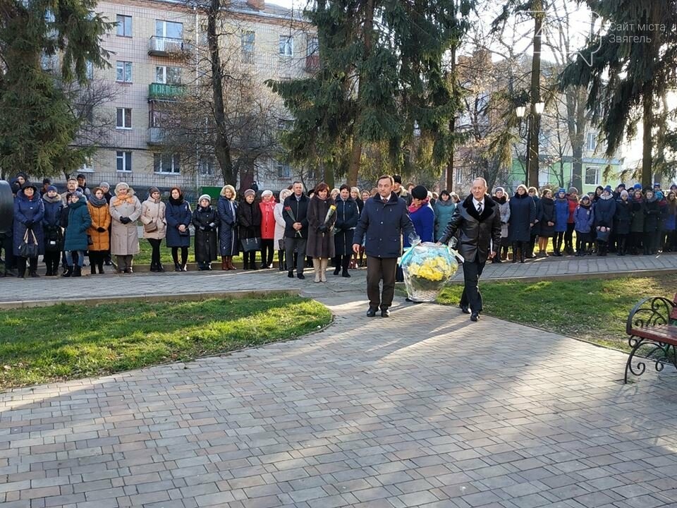 У Новограді - Волинському відбувся мітинг з нагоди Дня Гідн..., фото-1 У Новограді - Волинському відбувся мітинг з нагоди Дня Гідності та Свободи, фото-1