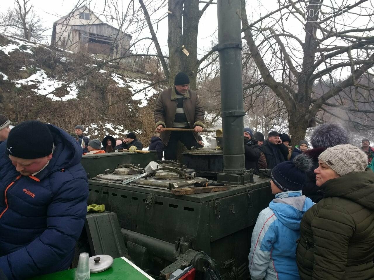 У свято Водохреща сотні звягельчан прийняли благодатну купі..., фото-9 У свято Водохреща сотні звягельчан прийняли благодатну купіль на Случі (ФОТО), фото-9