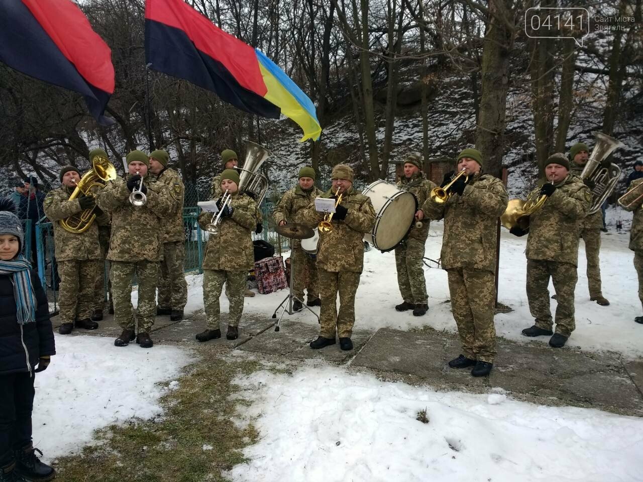 У свято Водохреща сотні звягельчан прийняли благодатну куп..., фото-10 У свято Водохреща сотні звягельчан прийняли благодатну купіль на Случі (ФОТО), фото-10