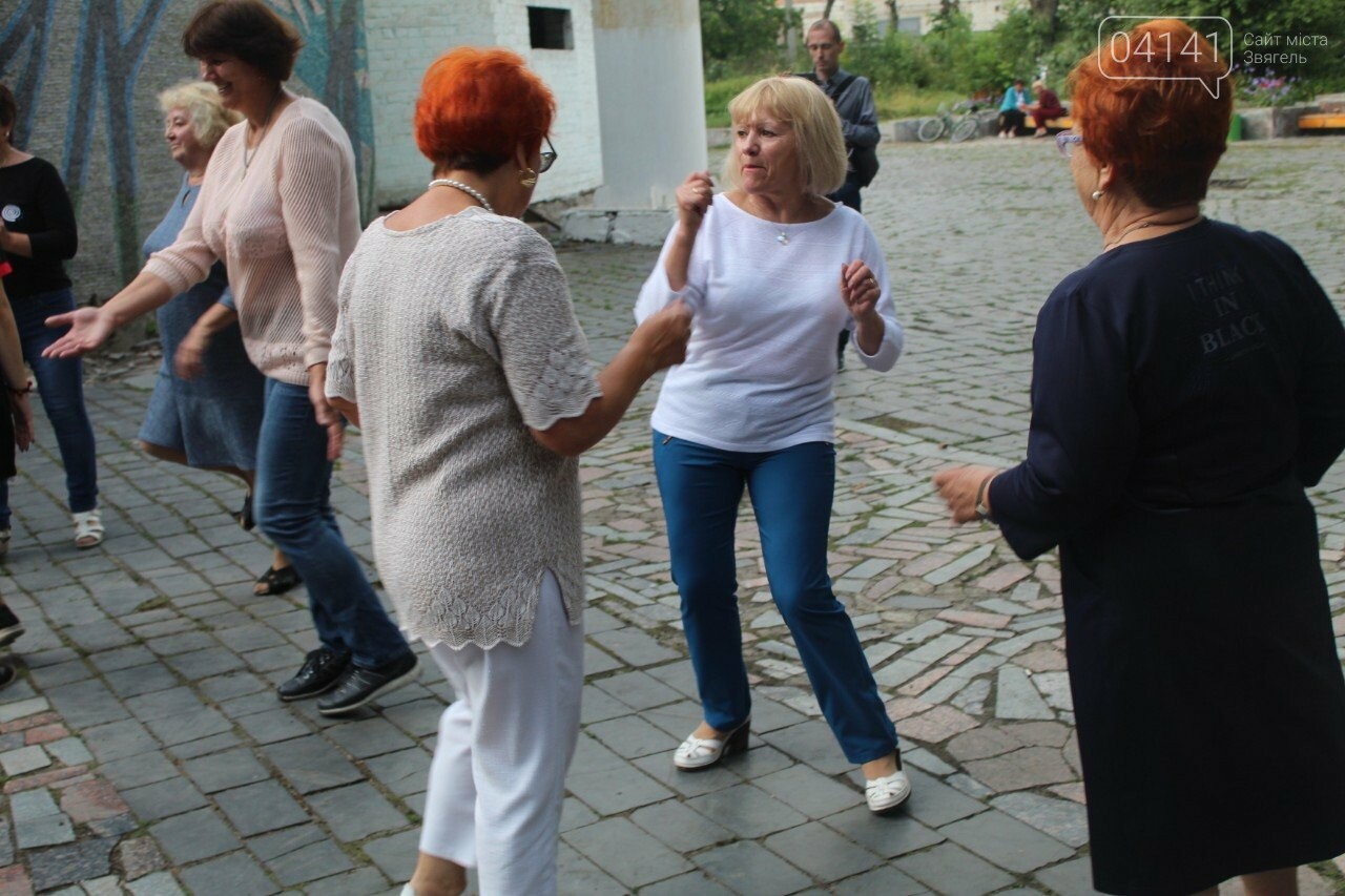Ретро вечірка в Новограді-Волинському: Кращі моменти (ФОТО..., фото-15 Ретро вечірка в Новограді-Волинському: Кращі моменти (ФОТО, ВІДЕО), фото-15