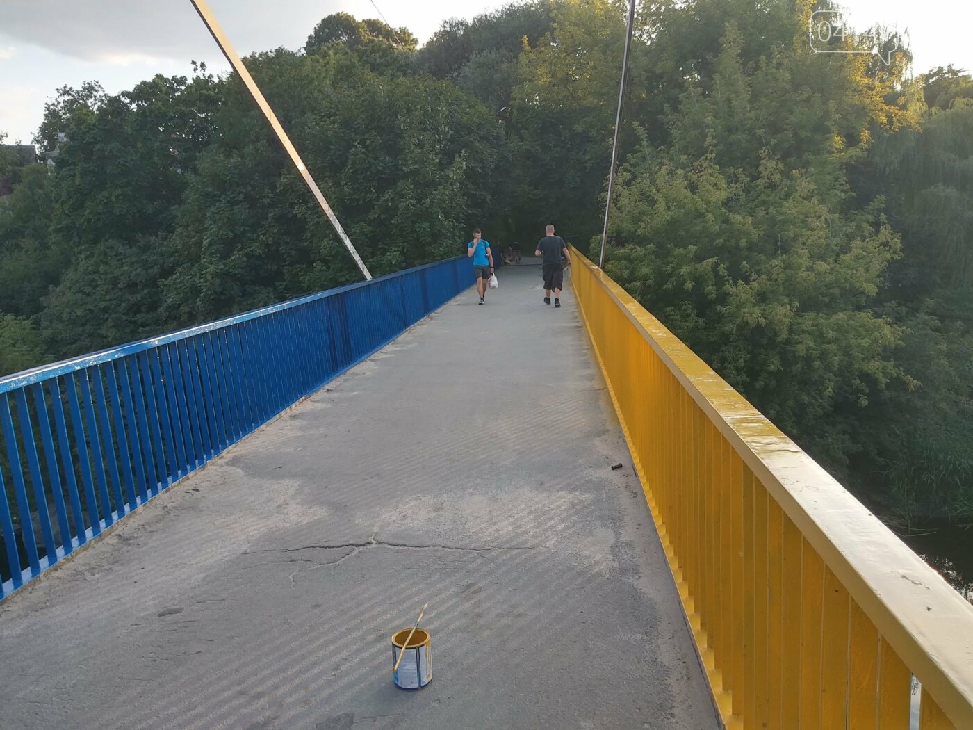 Як у Новограді-Волинському пішохідний міст фарбували (ФОТО) , фото-8 Як у Новограді-Волинському пішохідний міст фарбували (ФОТО) , фото-8