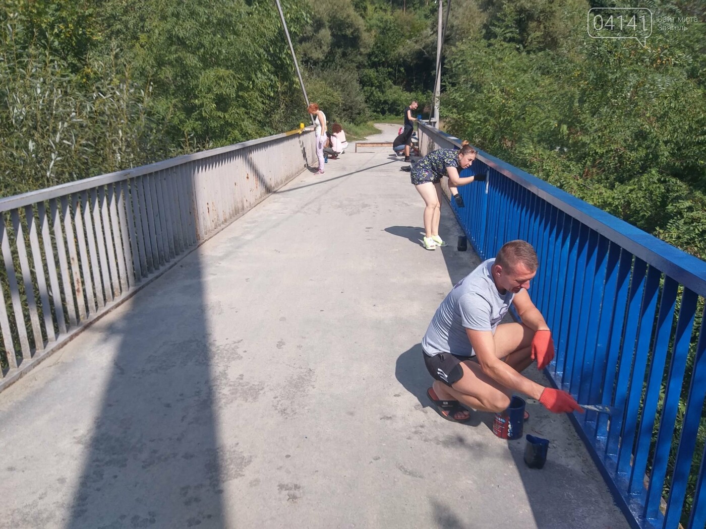 Як у Новограді-Волинському пішохідний міст фарбували (ФОТО) , фото-2 Як у Новограді-Волинському пішохідний міст фарбували (ФОТО) , фото-2
