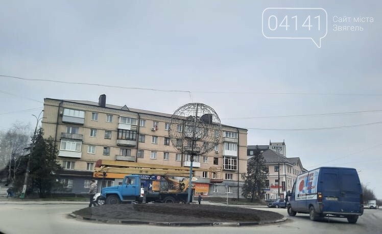 Куди поділася куля - "світлячок" з центру Новограда-Волинсь..., фото-1 Куди поділася куля - "світлячок" з центру Новограда-Волинського?: З'ясовував 04141, фото-1