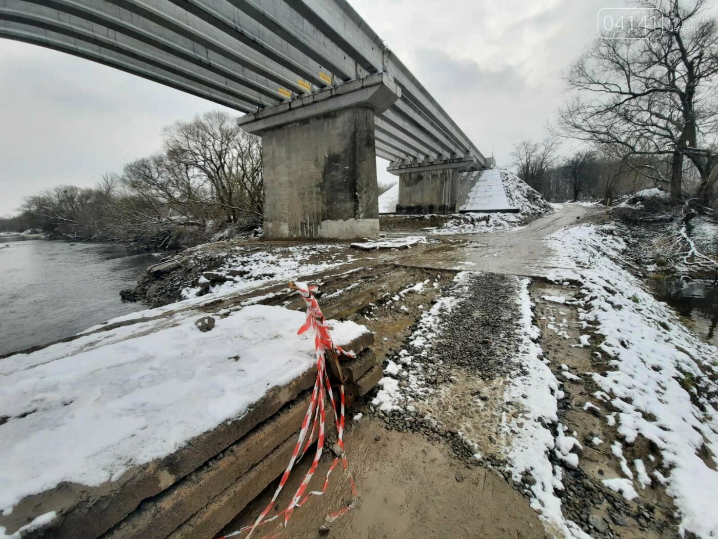 Навіть не пробуйте! Об'їхати вздовж Чижівського моста "чорт..., фото-2 Навіть не пробуйте! Об'їхати вздовж Чижівського моста "чортову" дорогу не вийде, фото-2