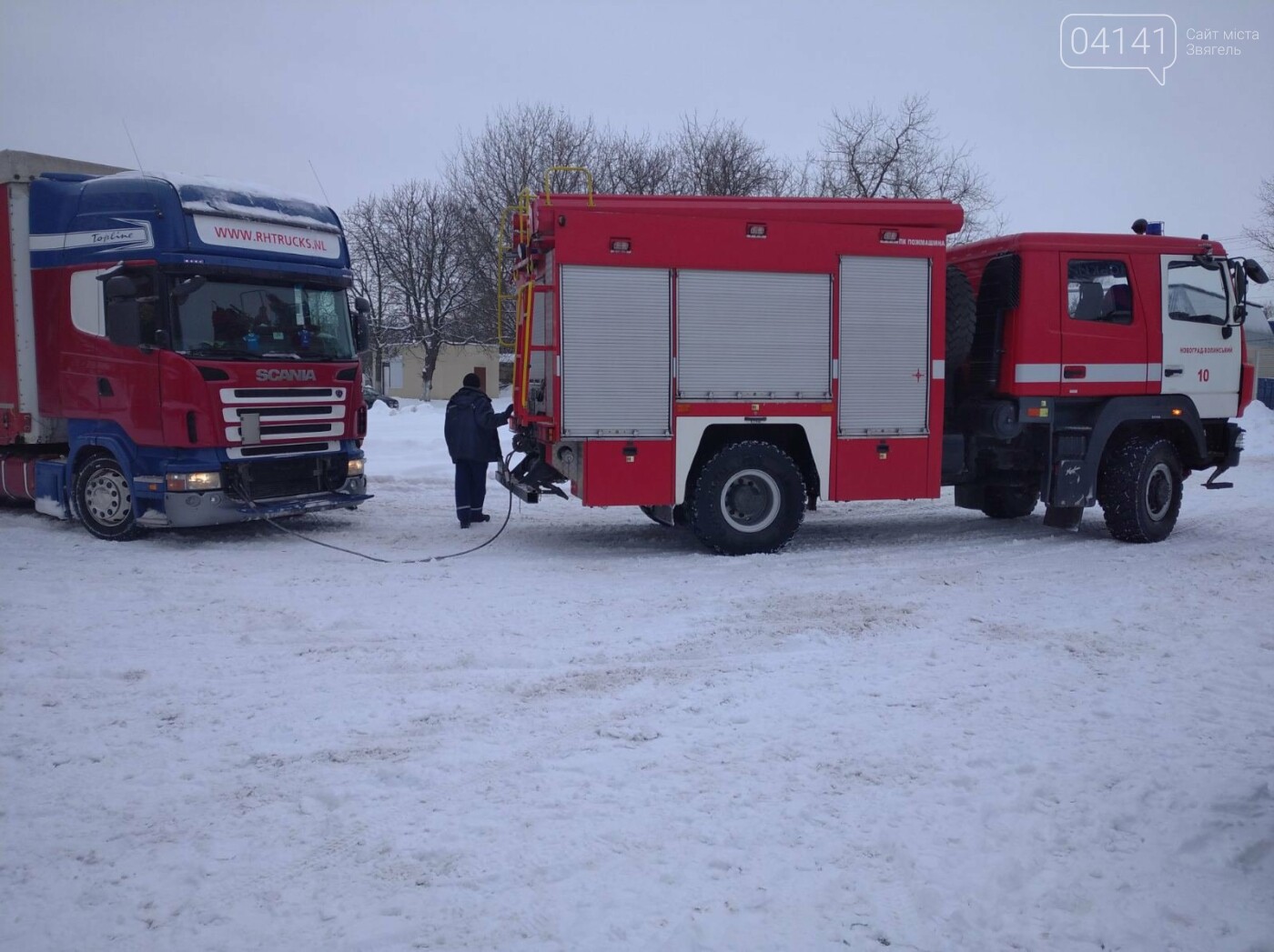 Новоградські рятувальники допомагають водіям вибратися зі снігового полону, фото-1