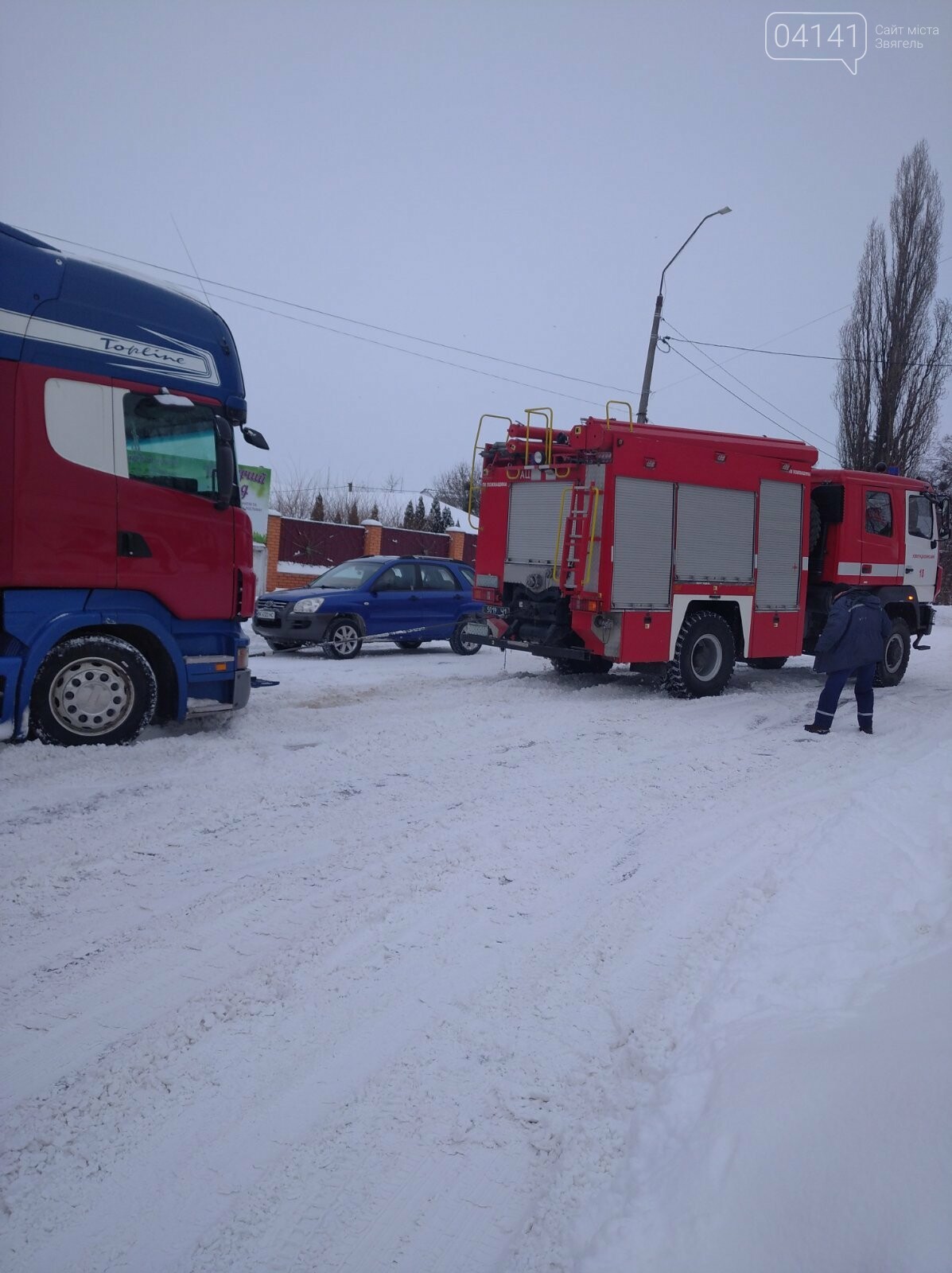 Новоградські рятувальники допомагають водіям вибратися зі снігового полону, фото-3