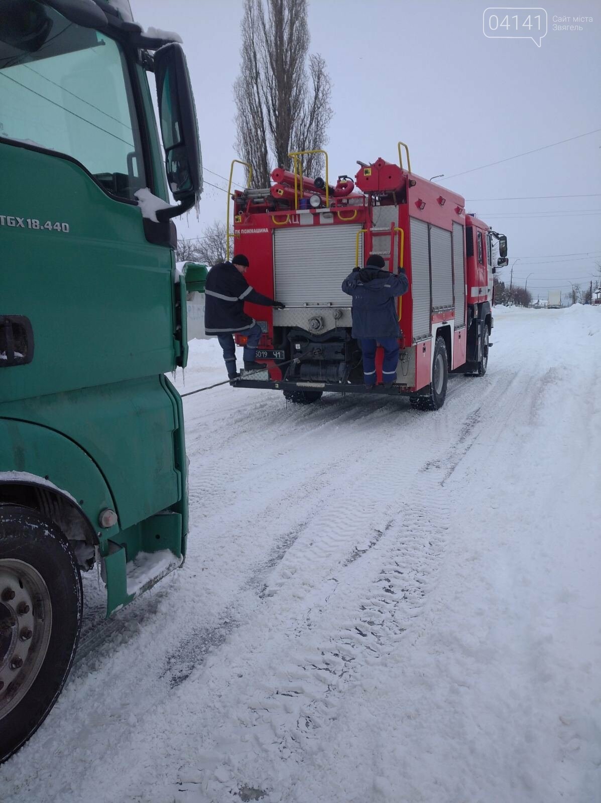 Новоградські рятувальники допомагають водіям вибратися зі снігового полону, фото-4