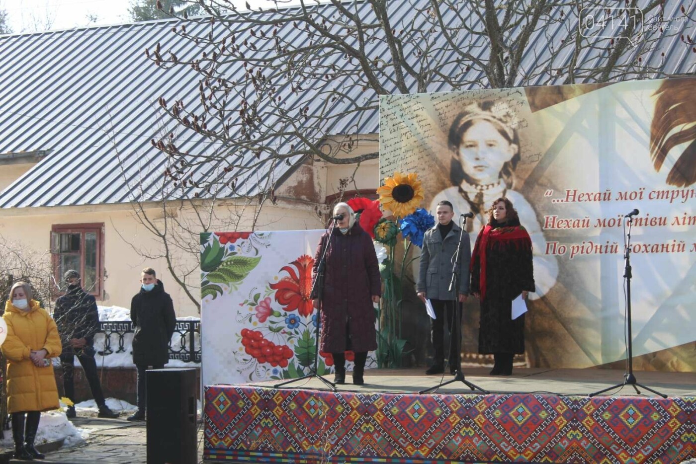 Квіти, промови і "ганьба": Як у Новограді вшановують Лесю..., фото-10 Квіти, промови і "ганьба": Як у Новограді вшановують Лесю Українку, фото-10