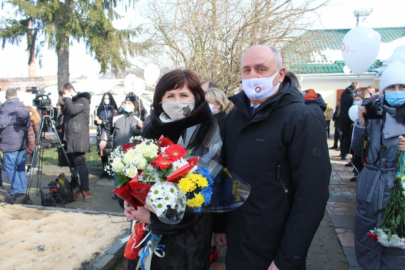 Квіти, промови і "ганьба": Як у Новограді вшановують Лесю У..., фото-4 Квіти, промови і "ганьба": Як у Новограді вшановують Лесю Українку, фото-4