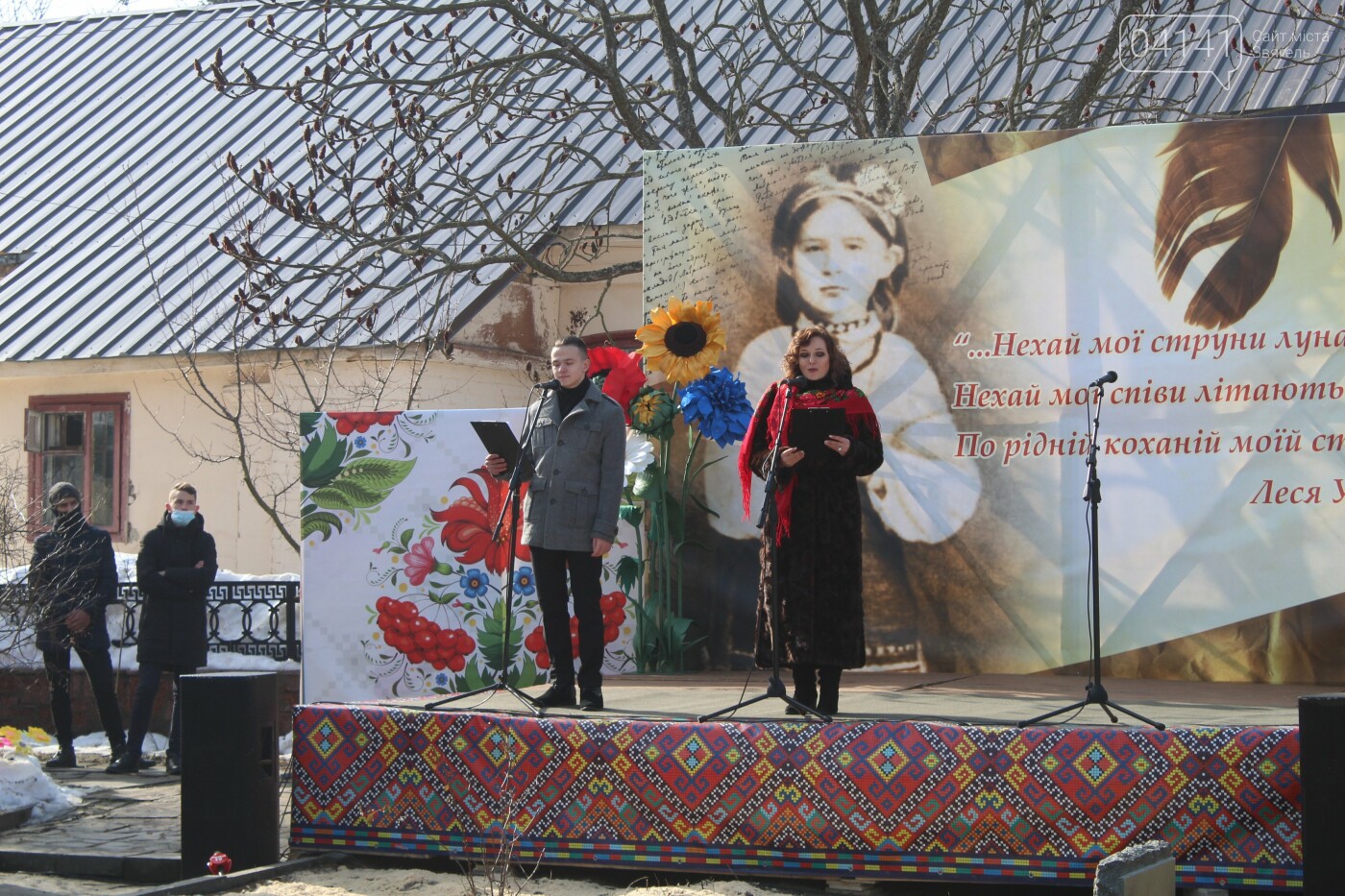 Квіти, промови і "ганьба": Як у Новограді вшановують Лесю У..., фото-8 Квіти, промови і "ганьба": Як у Новограді вшановують Лесю Українку, фото-8