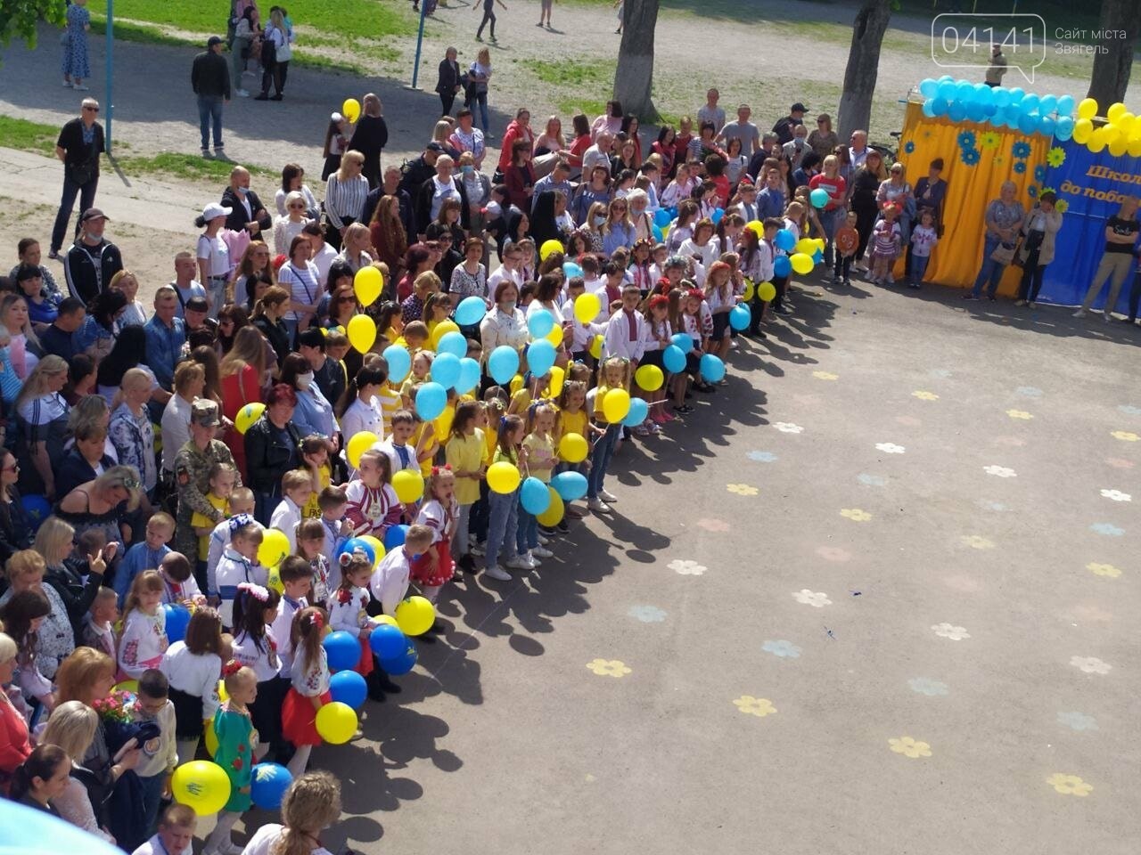 "Україна в нас одна": Останній дзвоник пролунав у школі №..., фото-5 "Україна в нас одна": Останній дзвоник пролунав у школі №2 Новограда-Волинського, фото-5