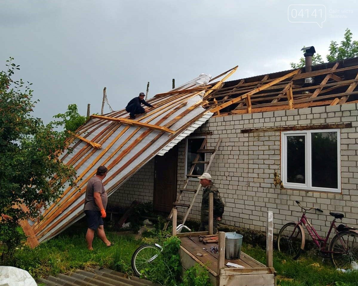 Смерч на Новоград-Волинщині зніс дахи будинків та пошкодив амбулаторію (ФОТО), фото-1