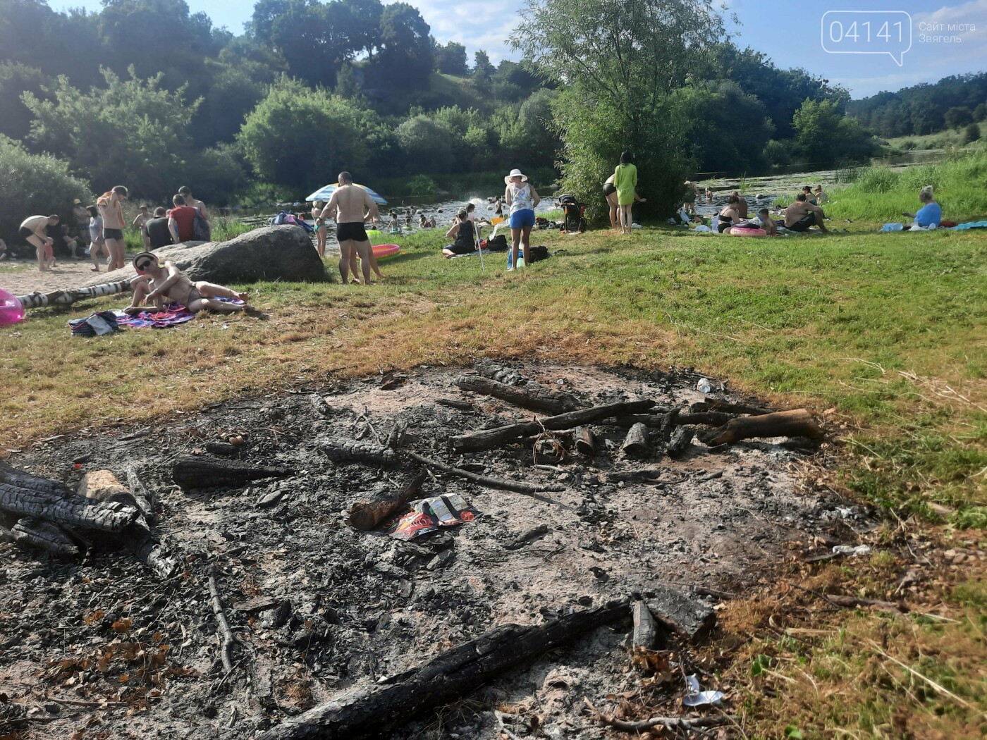 Новоград-волинці скаржаться на брудний центральний пляж (Ф..., фото-1 Новоград-волинці скаржаться на брудний центральний пляж (ФОТО), фото-1