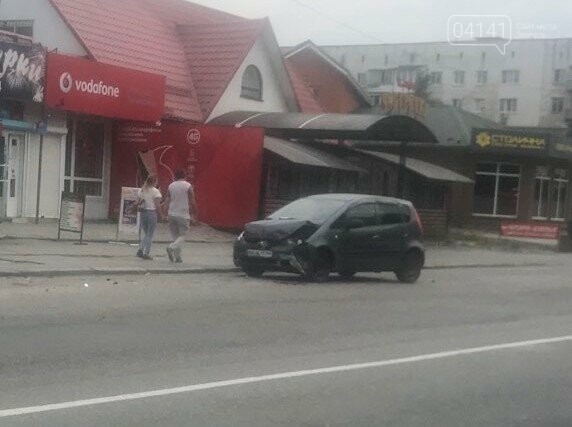 "Святковий форсаж": Уранці в Новограді BMW спричинило ДТП, фото-1