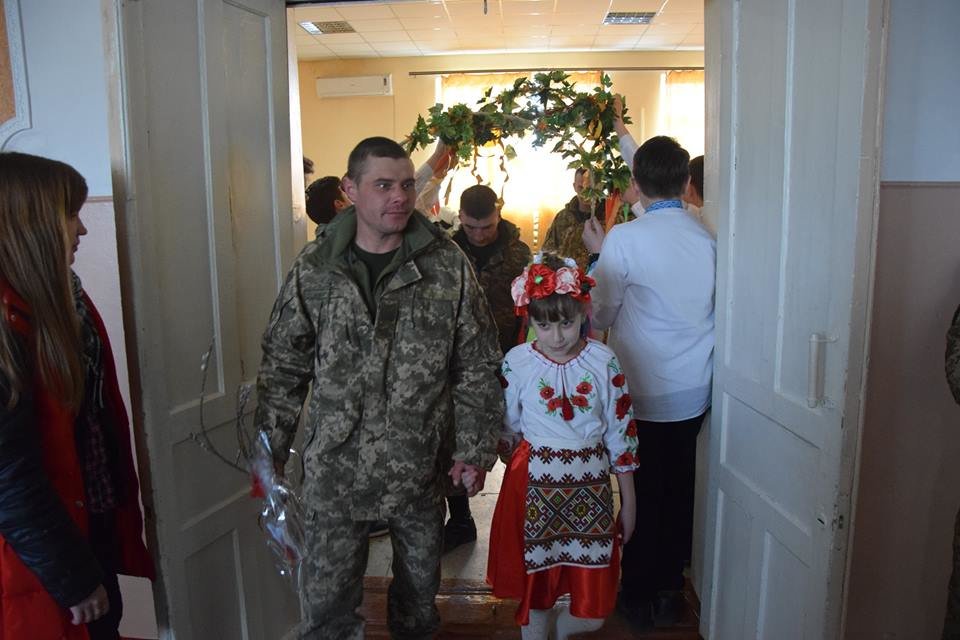 Новоградським військовим діти з прифронтової Мар’їнки вручи..., фото-4 Новоградським військовим діти з прифронтової Мар’їнки вручили подарунки до Великодня , фото-4