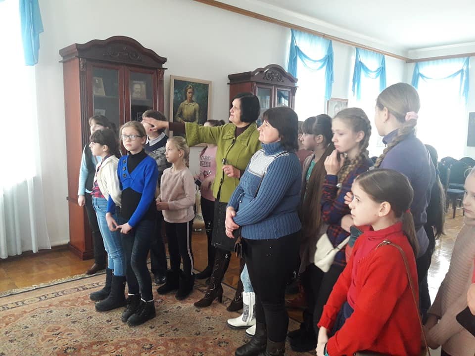 У Новограді-Волинському вишивають рушник за узорами Олени П..., фото-3 У Новограді-Волинському вишивають рушник за узорами Олени Пчілки, фото-3