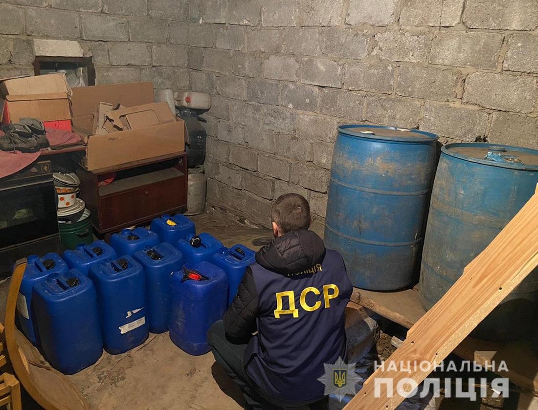 На Житомирщині виявлено та нейтралізовано підпільний цех по..., фото-1 На Житомирщині виявлено та нейтралізовано підпільний цех по виробництву фальсифікованих алкогольних виробів, фото-1