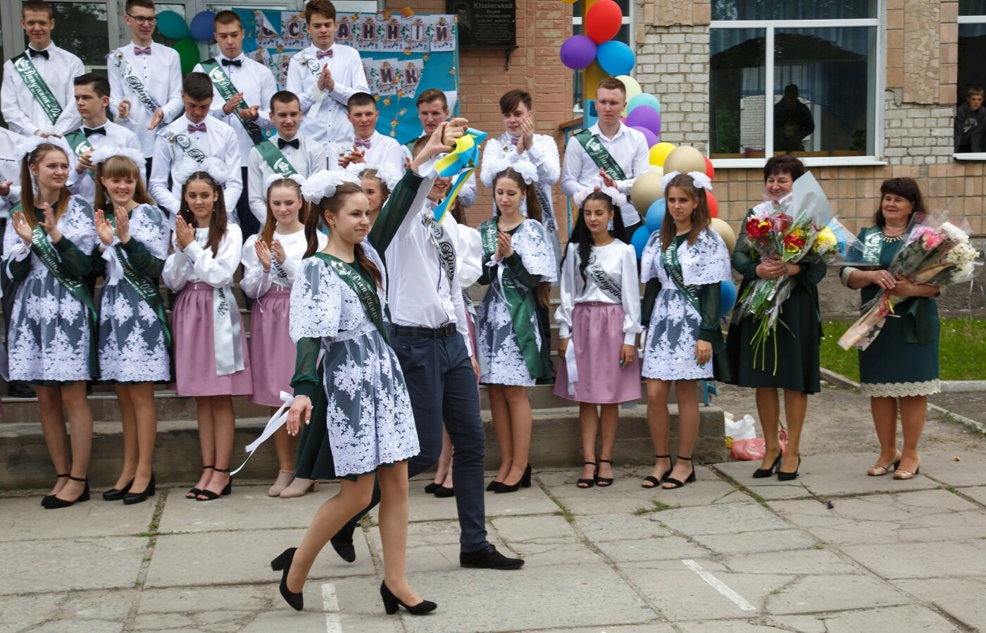 Останній дзвоник пролунав у Городницькій школі, фото-1 Останній дзвоник пролунав у Городницькій школі, фото-1