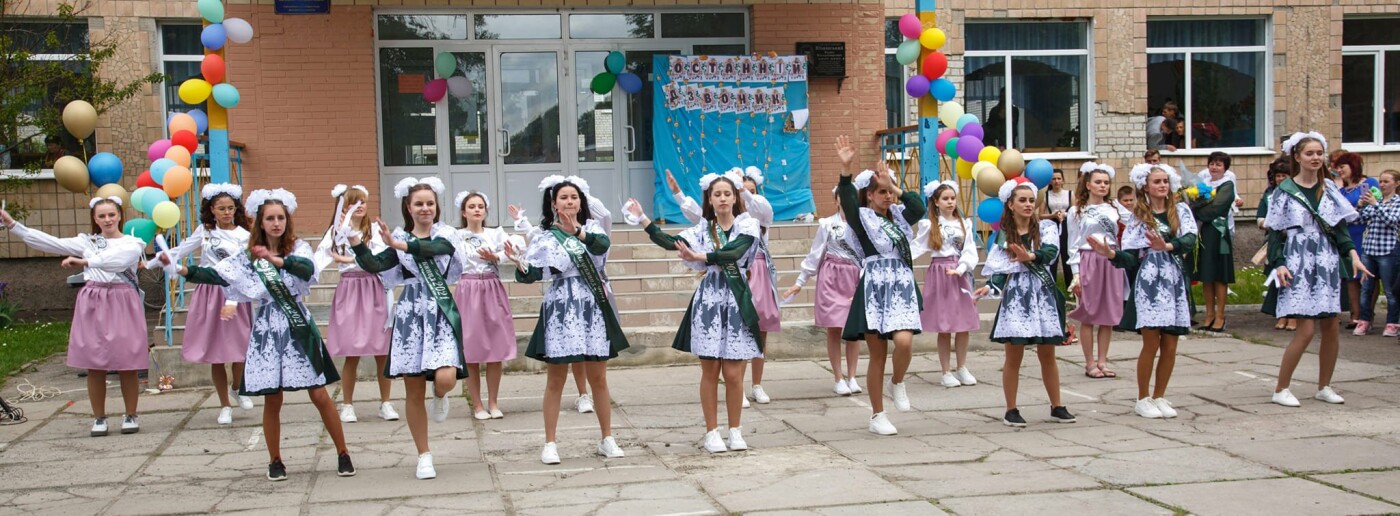Останній дзвоник пролунав у Городницькій школі, фото-3 Останній дзвоник пролунав у Городницькій школі, фото-3