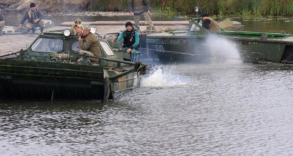 Військові інженери з Новограда-Волинського тренувалися наводити пон... Військові інженери з Новограда-Волинського тренувалися наводити понтону переправу, Олександр Сукач