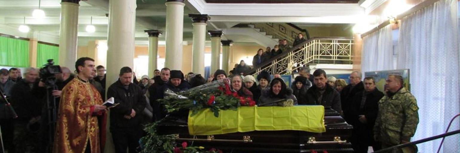 У Новограді-Волинському в останню путь провели загиблого бійця 30-ї... У Новограді-Волинському в останню путь провели загиблого бійця 30-ї бригади Ярослава Антонюка, 04141.com.ua