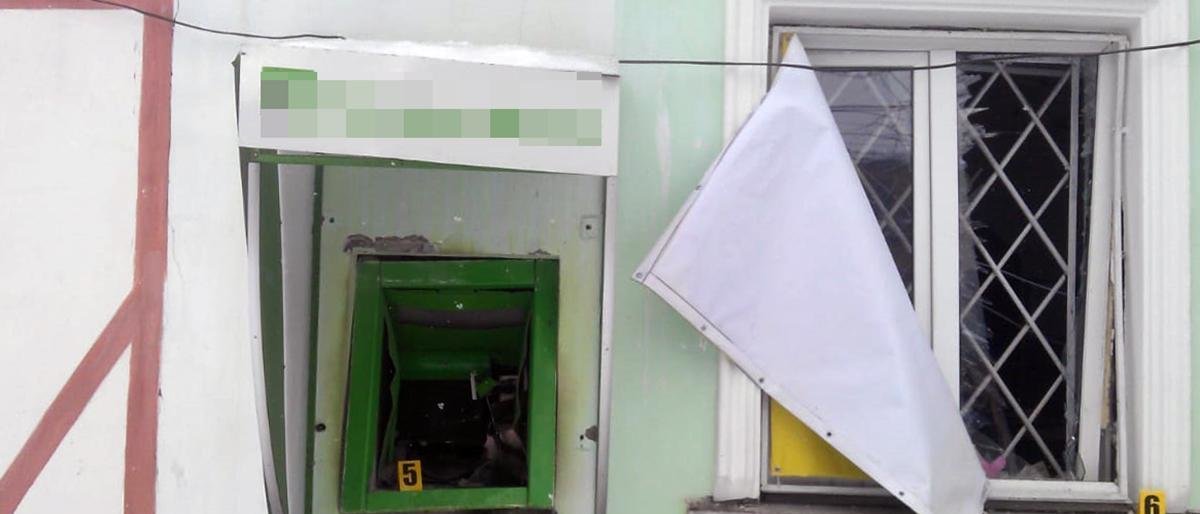 Поряд з Новоградом підірвали банкомат та викрали гроші Поряд з Новоградом підірвали банкомат та викрали гроші