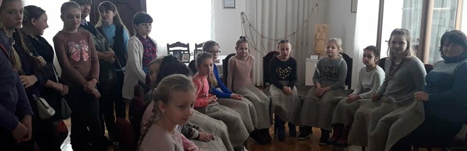 У Новограді-Волинському вишивають рушник за узорами Олени Пчілки У Новограді-Волинському вишивають рушник за узорами Олени Пчілки, Олександр Сукач