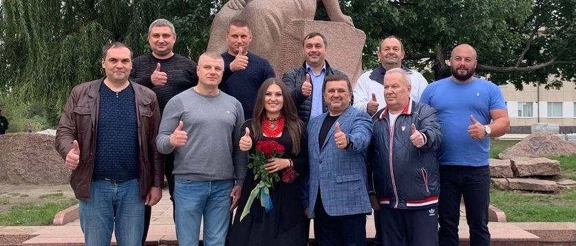 "Нашу команду веде комбриг легендарної 30-ї омбр полковник Іван Гар... "Нашу команду веде комбриг легендарної 30-ї омбр полковник Іван Гараз" - Софія Федина у Новограді-Волинському, Ірина Сукач