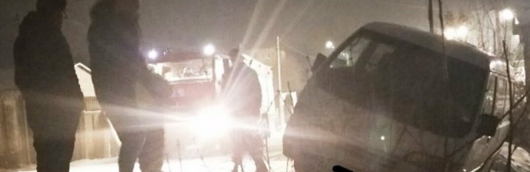 Стан доріг у Новограді жахливий: Рятувальники лебідкою діставали із замету авто 