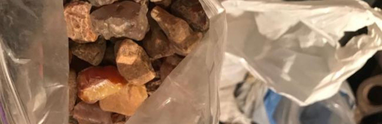 Жителю Новограда оголошено підозру за зберігання понад 54 кг бурштину 