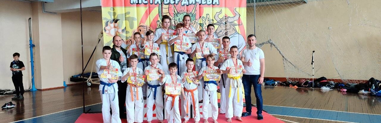 Тренуємося далі, ми кращі!: Новоград-волинці успішно виступили на ч... Тренуємося далі, ми кращі!: Новоград-волинці успішно виступили на чемпіонаті з кіокушинкай карате